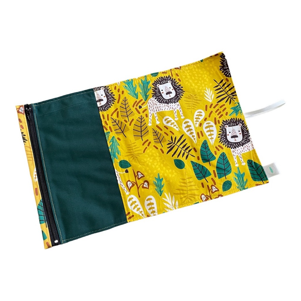 Rollable kid placemat with utencils pocket